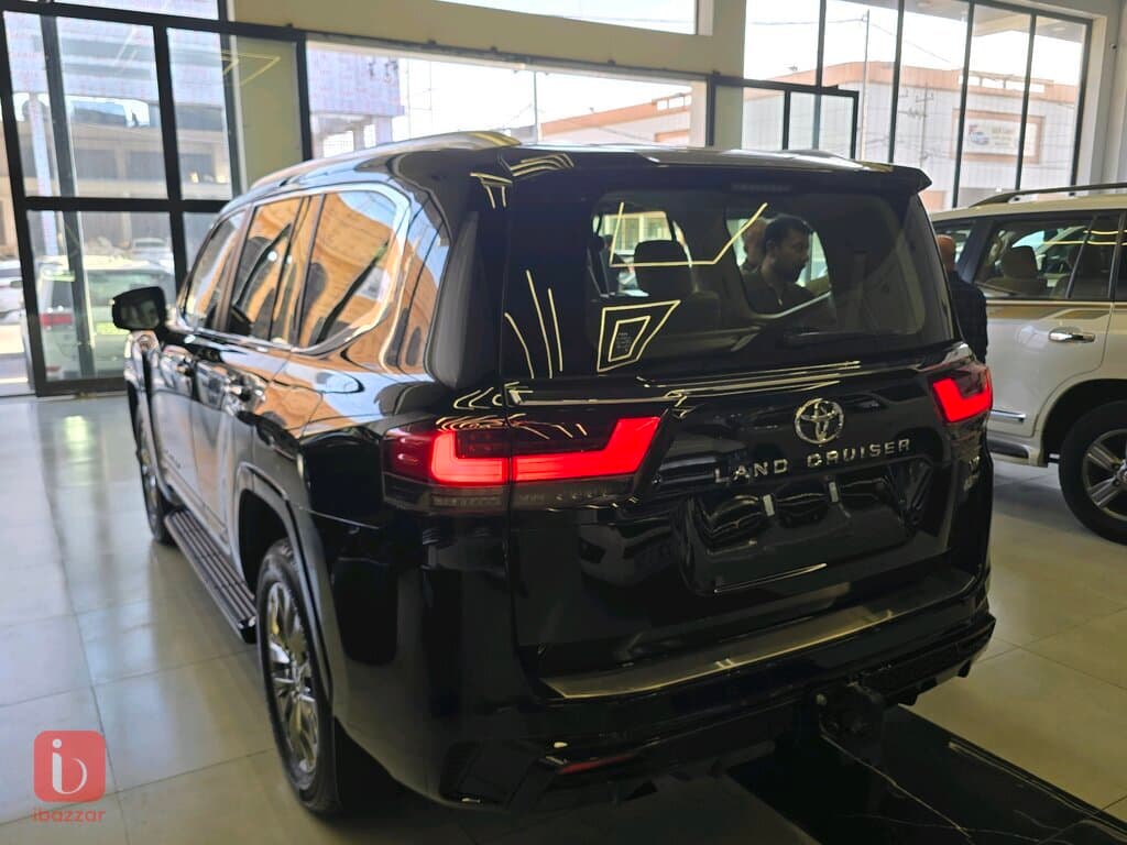 Toyota Land Cruiser VX 4
