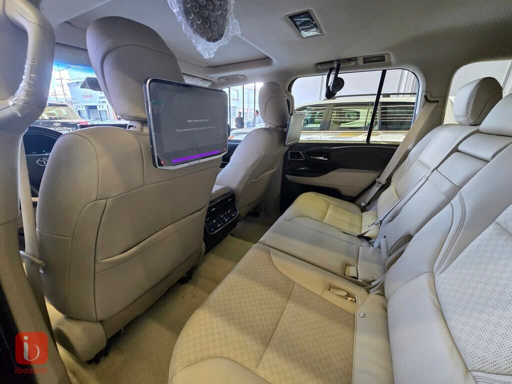 Toyota Land Cruiser VX 6