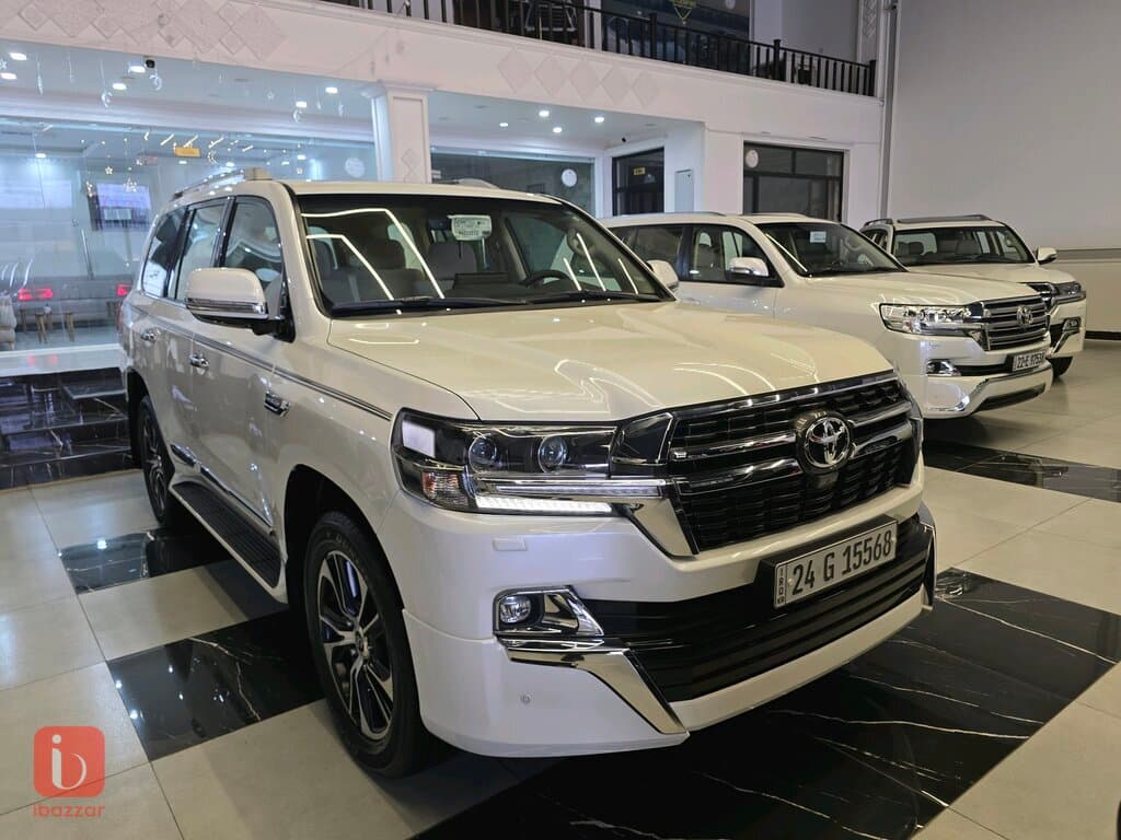 Toyota Land Cruiser GXR 2