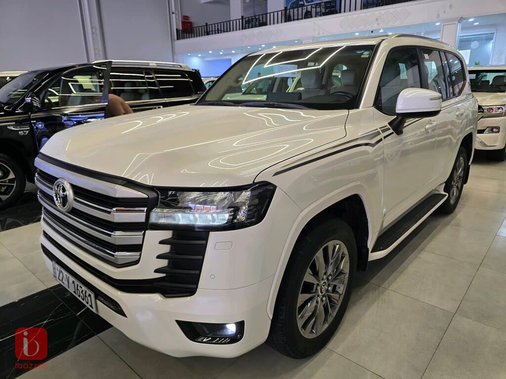 Toyota Land Cruiser GXR 2