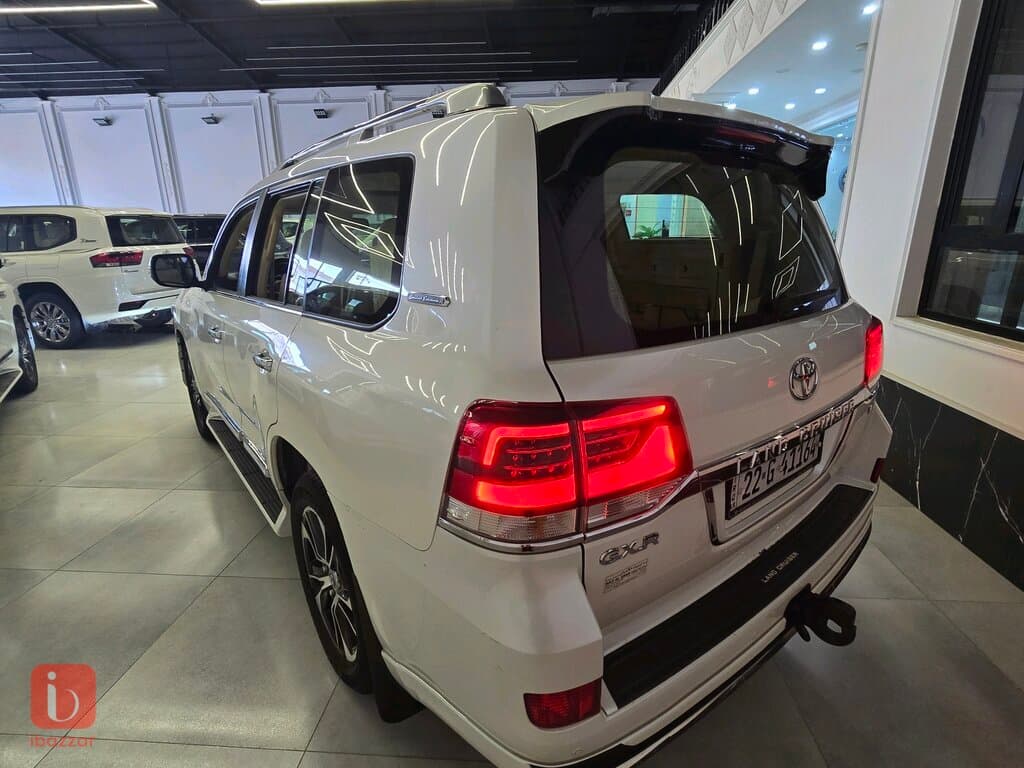 Toyota Land Cruiser GXR 5