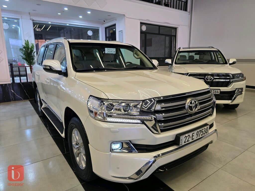 Toyota Land Cruiser GXR 2