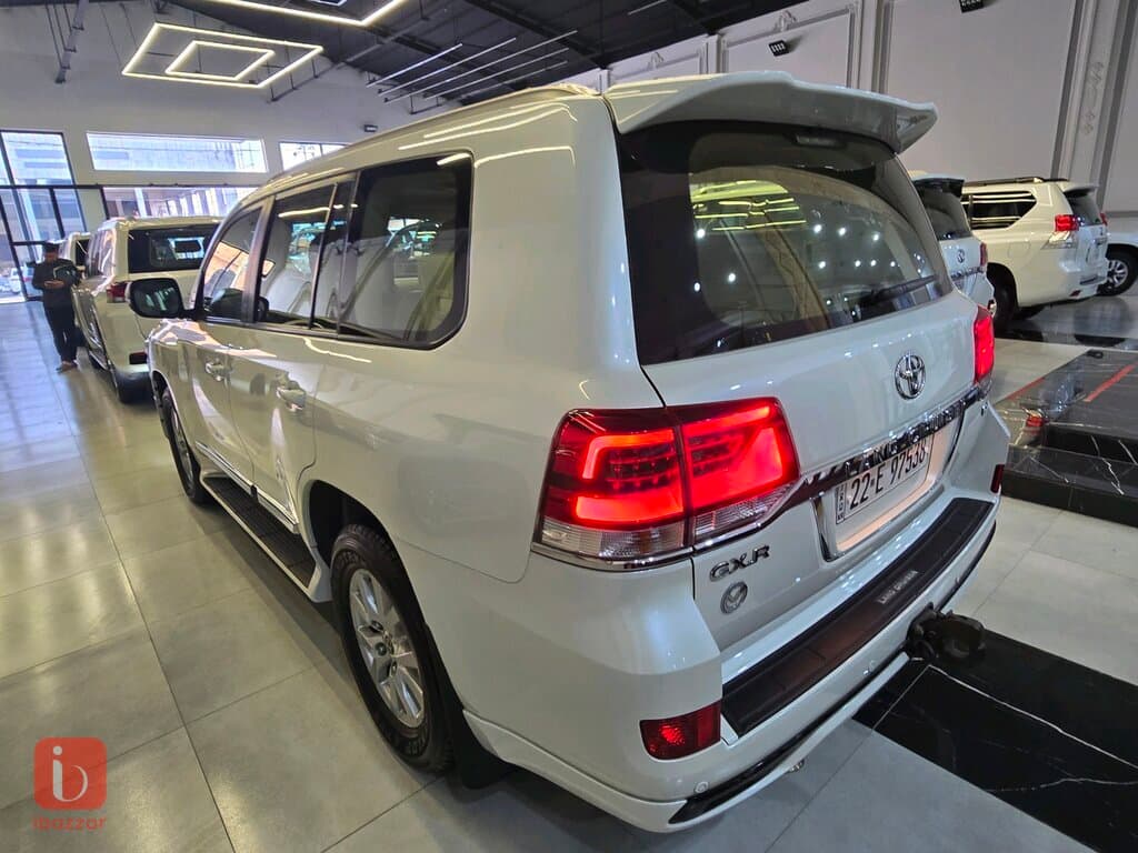 Toyota Land Cruiser GXR 4