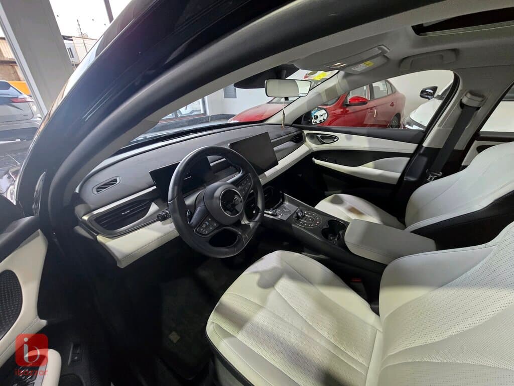 BYD Seal 05 8