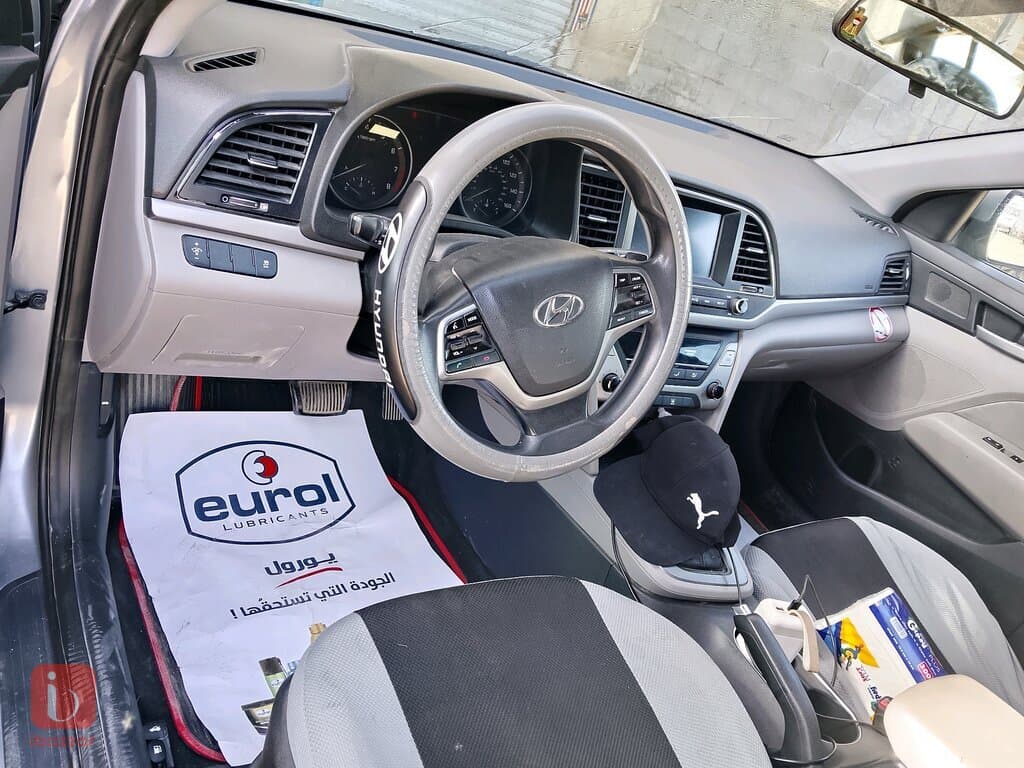 Hyundai Elantra 6