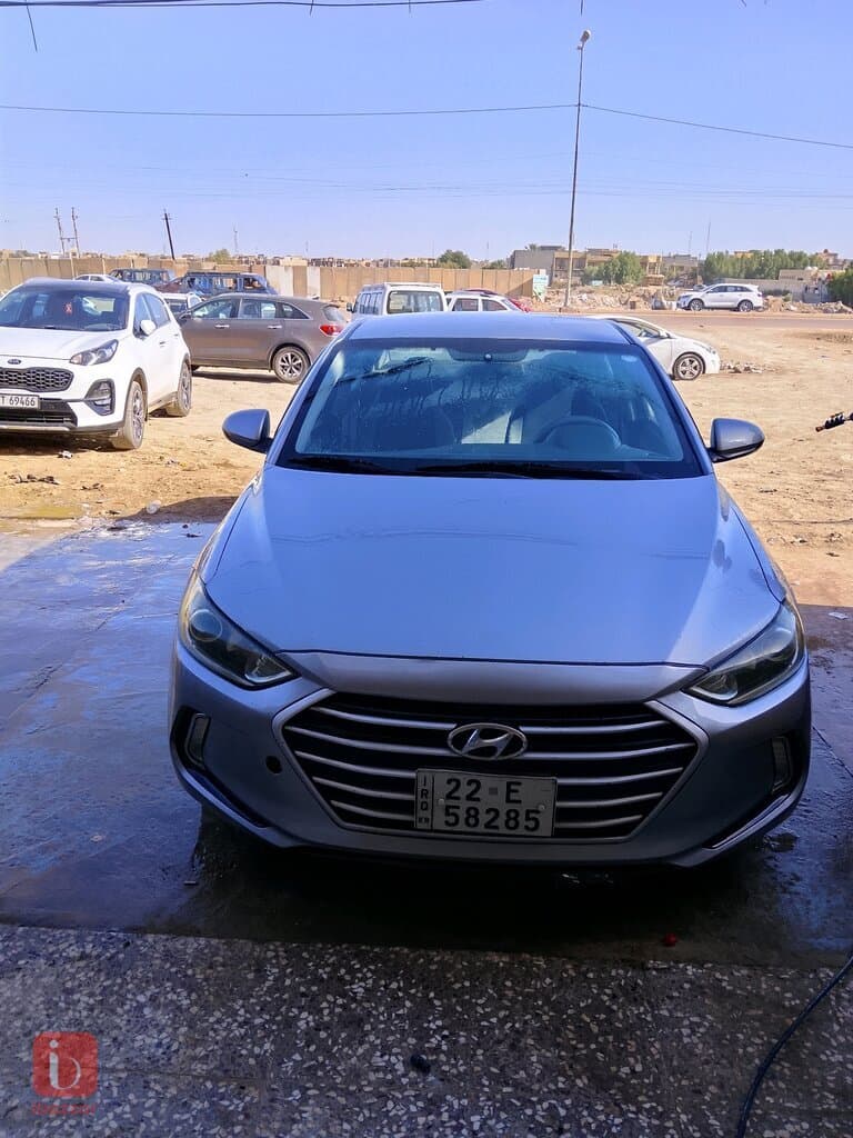 Hyundai Elantra 1