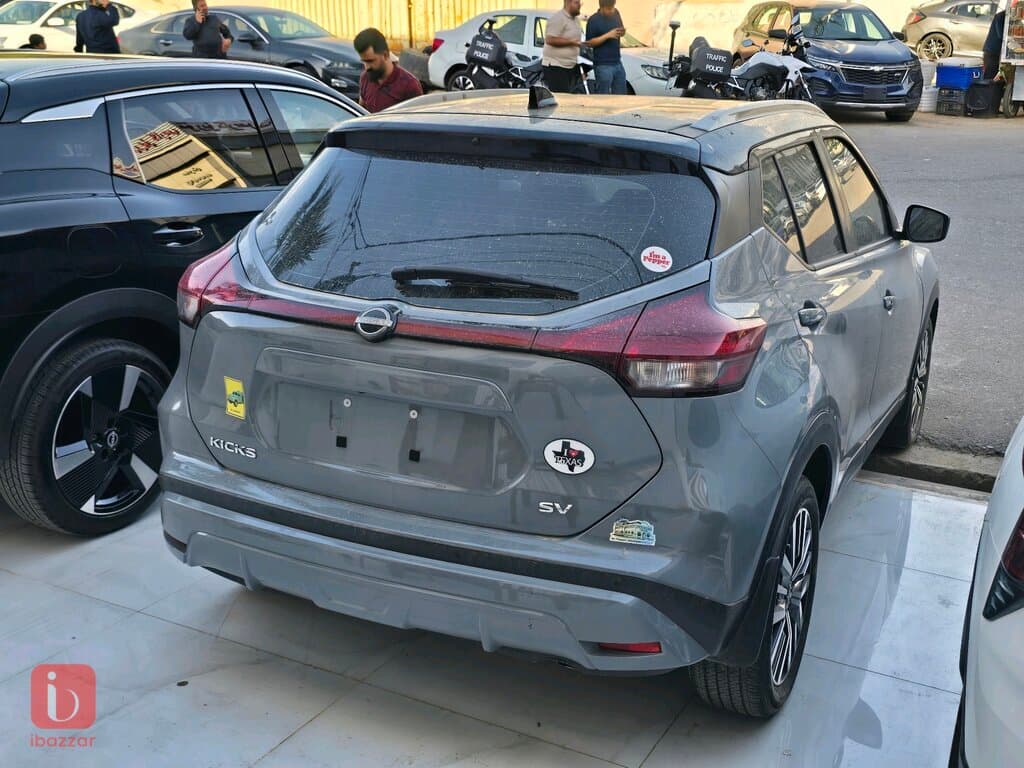 Nissan Kicks SV 5
