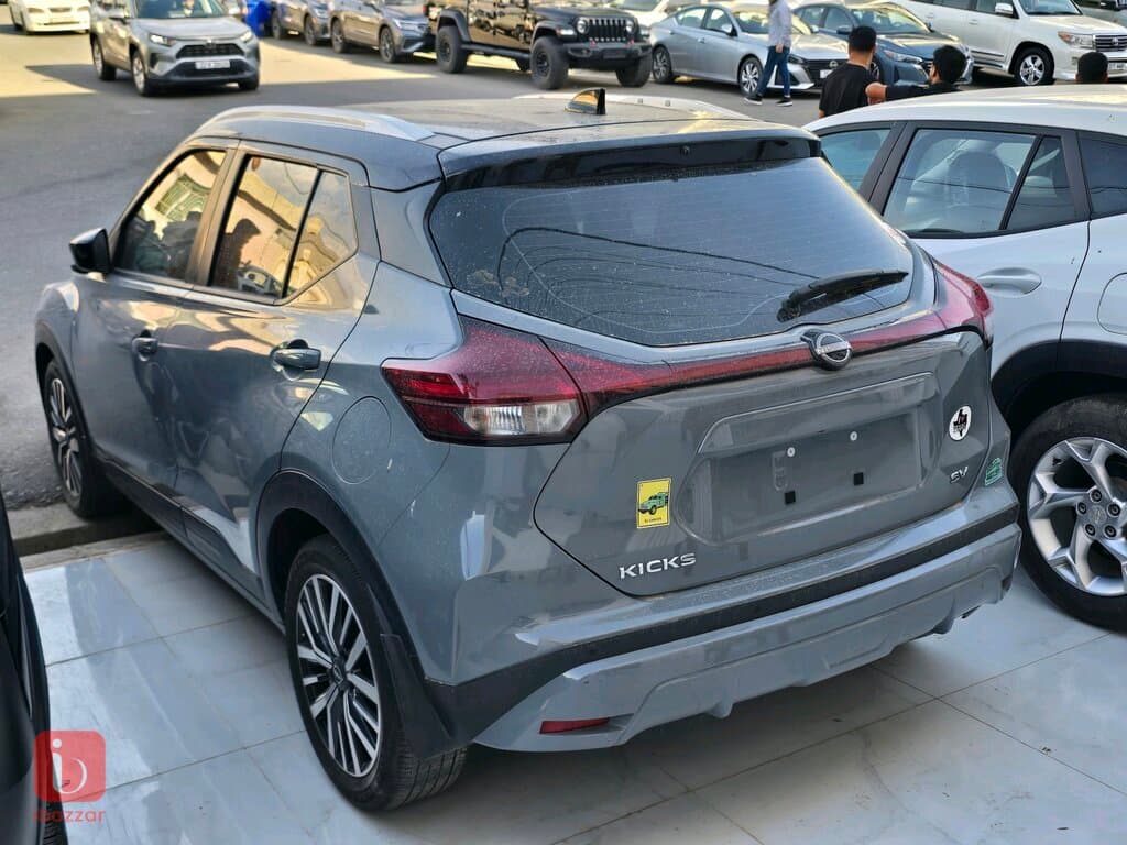 Nissan Kicks SV 6