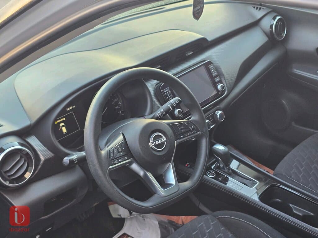Nissan Kicks SV 9