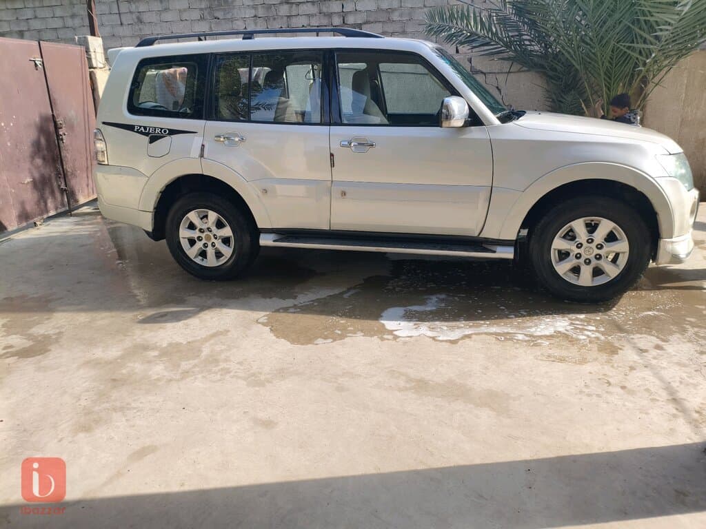Mitsubishi Pajero GLS 12