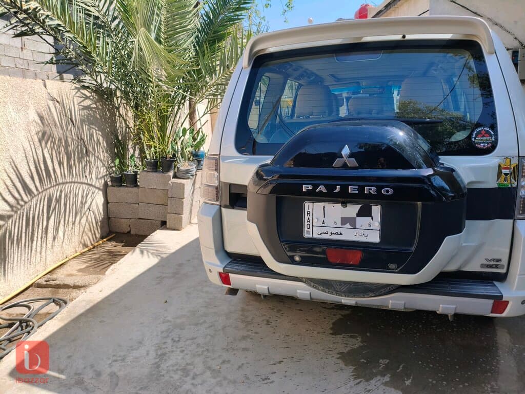 Mitsubishi Pajero GLS 2