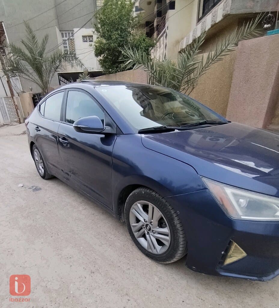 Hyundai Elantra 4