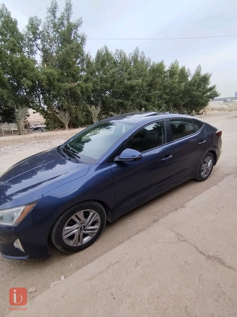 Hyundai Elantra 5