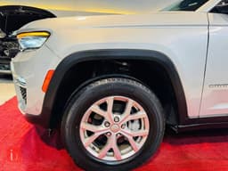Jeep Grand Cherokee Limited — photo 15