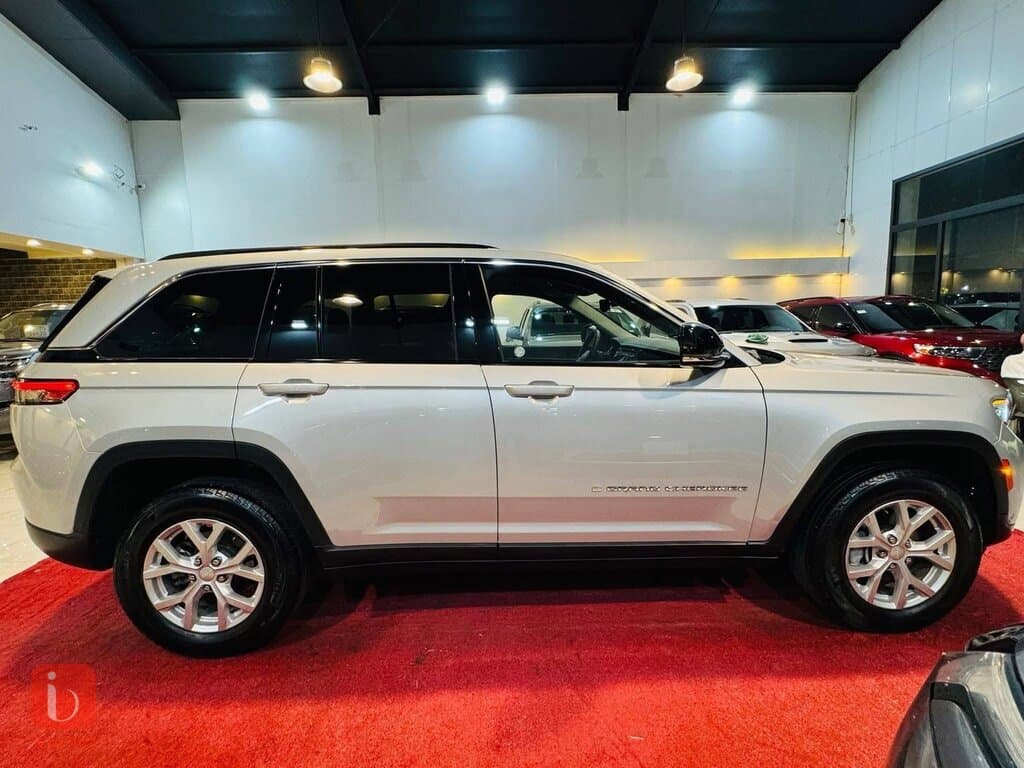 Jeep Grand Cherokee Limited — photo 10