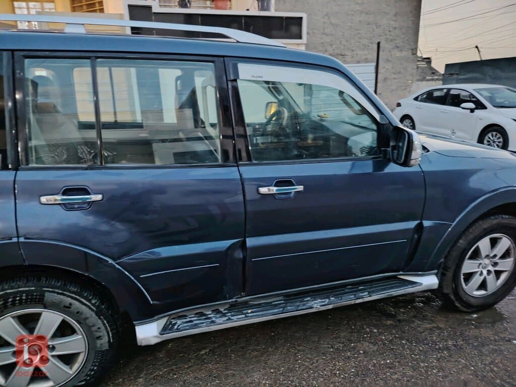 Mitsubishi Pajero 4WD 5 Door 2