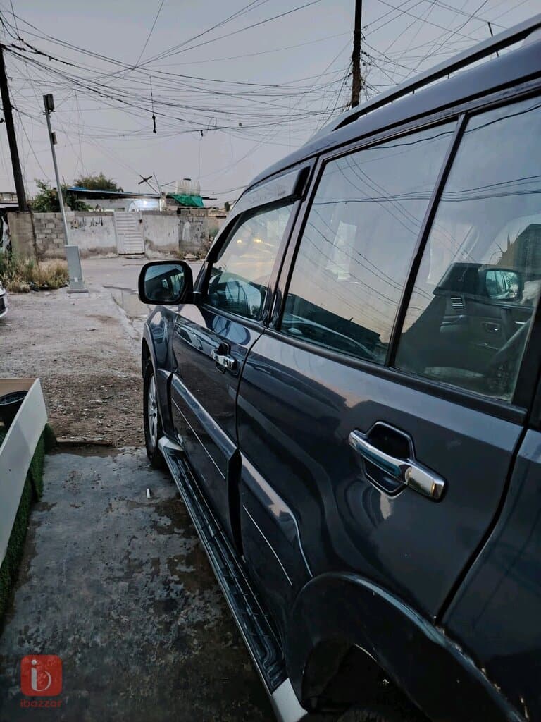 Mitsubishi Pajero 4WD 5 Door 3