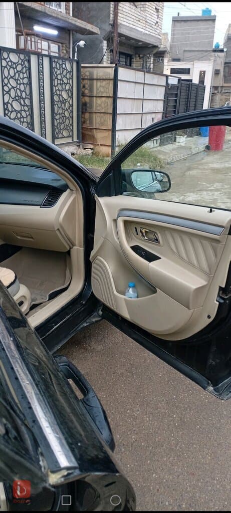 Ford Taurus SE 3