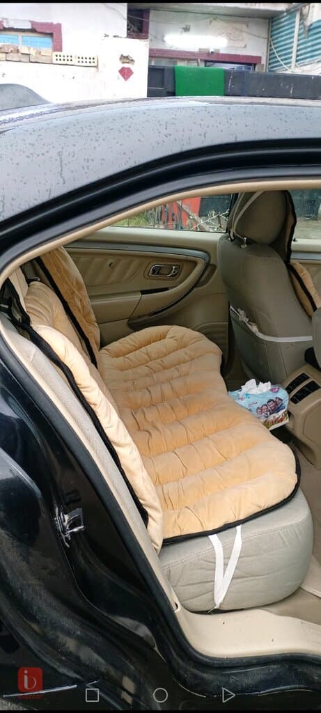 Ford Taurus SE 4