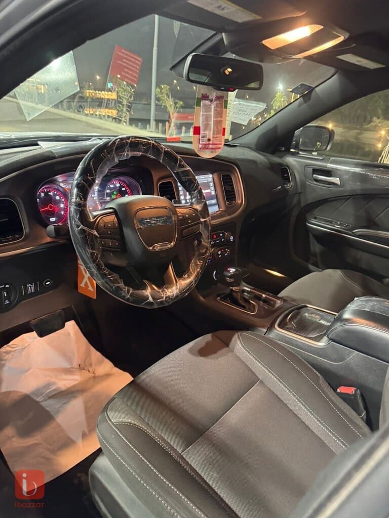Dodge Charger SXT 2