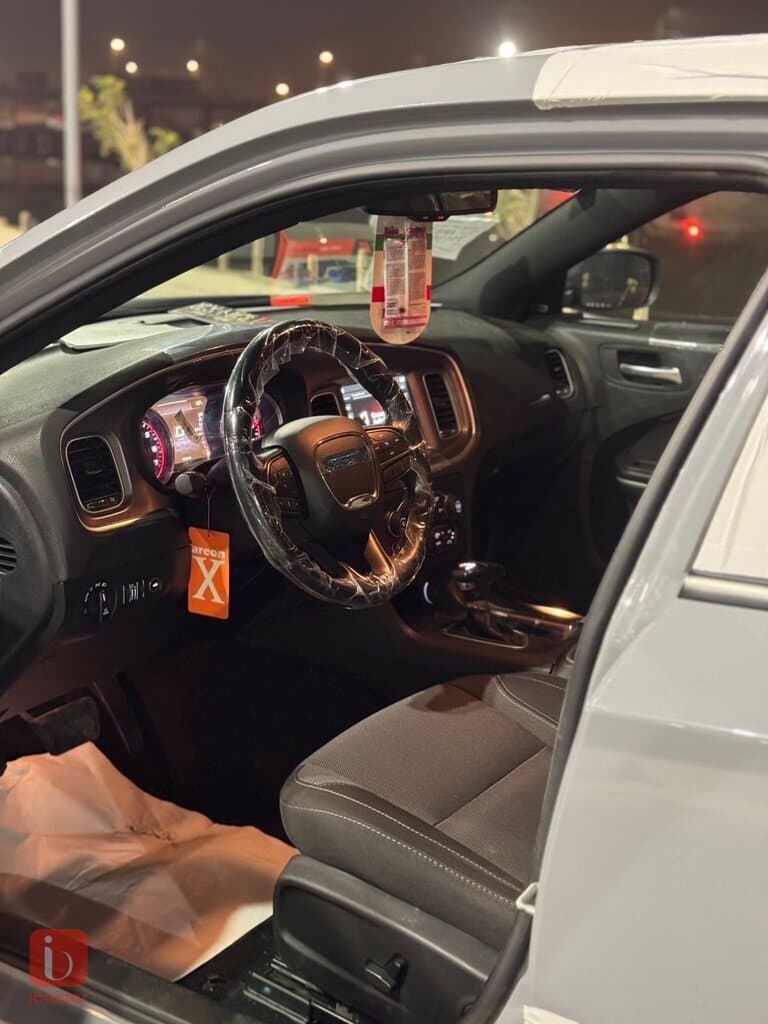 Dodge Charger SXT 4