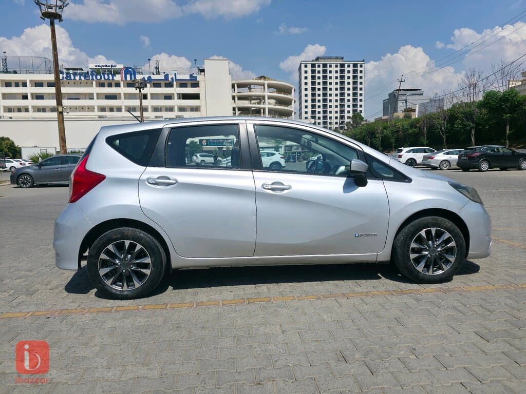 Nissan Versa — photo 4