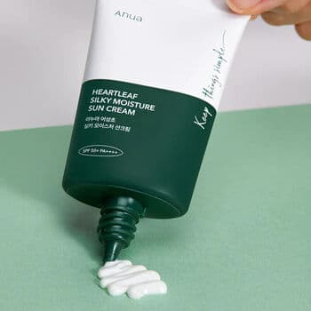 واقي الشمس الحريري الرطب المعتدل من Anua Heartleaf بعامل حماية ٥٠+  (٥٠ مل)