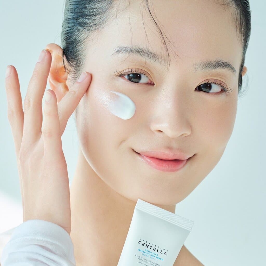 SKIN1004 Madagascar Centella Hyalu-Cica Water-Fit Sun Serum SPF50+ (50ml) 1