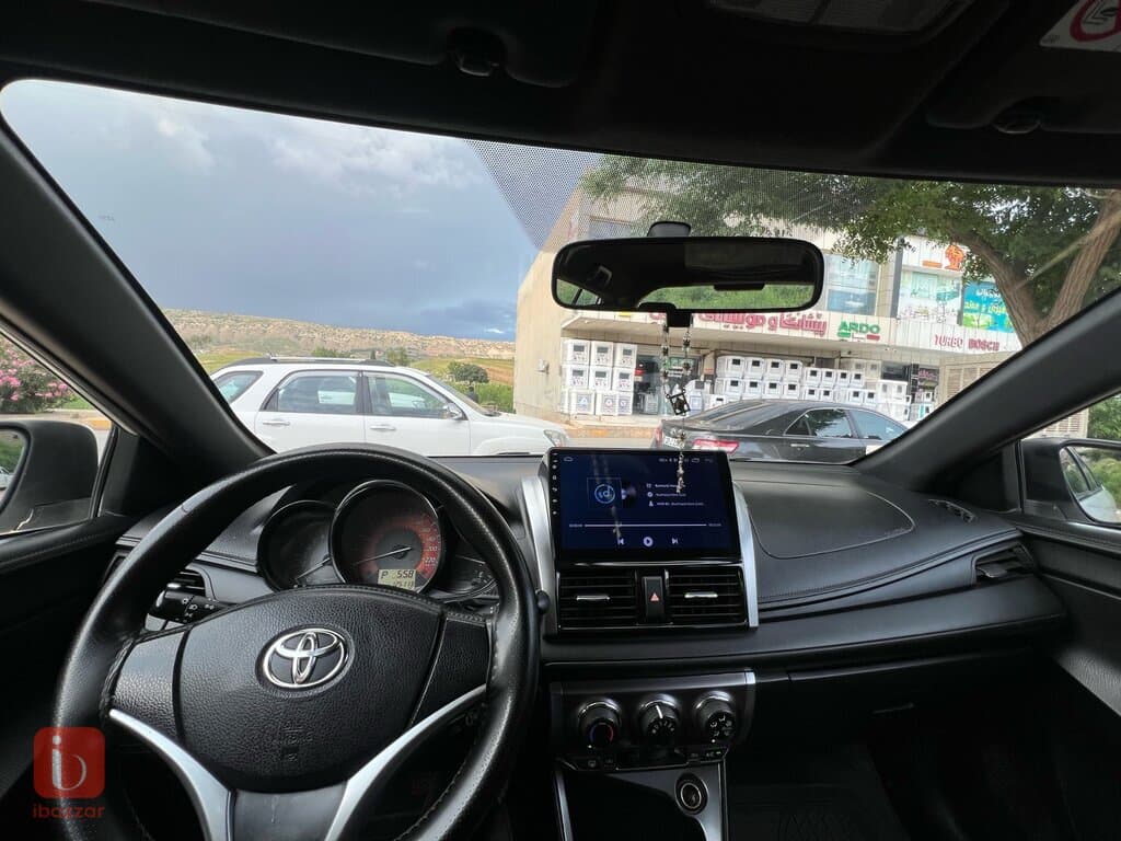 Toyota Yaris SE 2