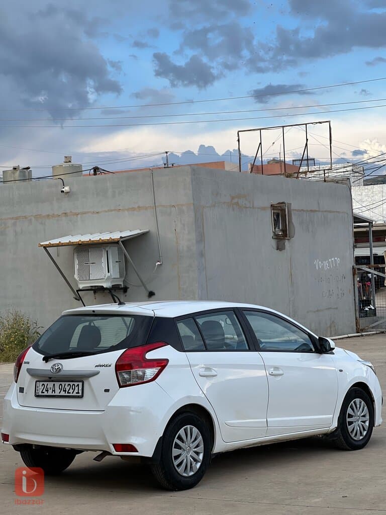 Toyota Yaris SE 4