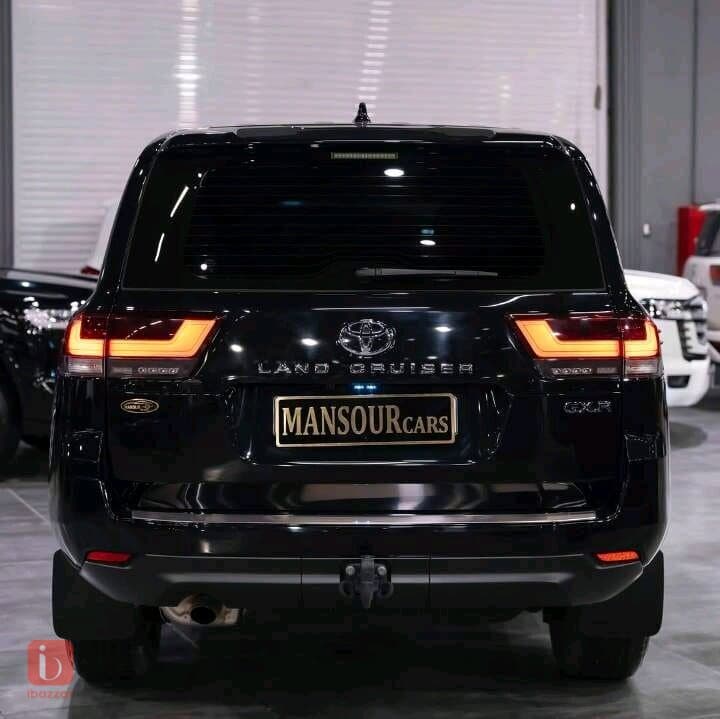 Toyota Land Cruiser GXR 4