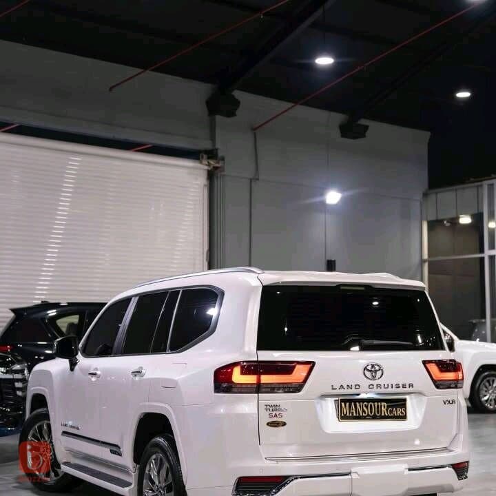 Toyota Land Cruiser VXR Twin Turbo 6