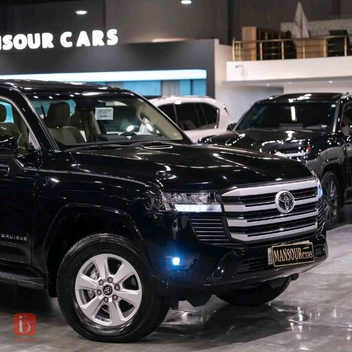 Toyota Land Cruiser GXR 2