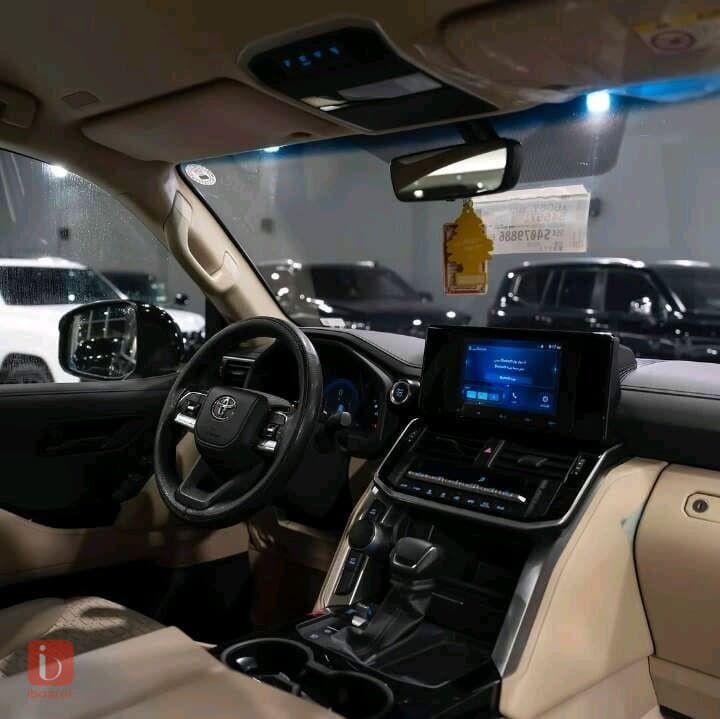Toyota Land Cruiser GXR 9