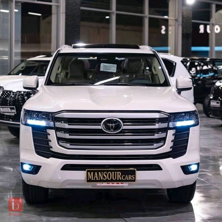Toyota Land Cruiser GXR 2