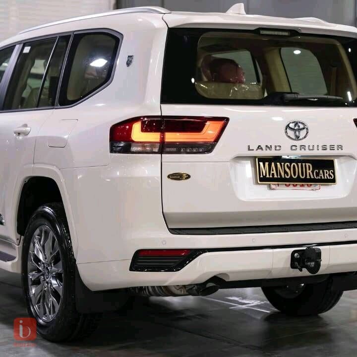 Toyota Land Cruiser GXR 4