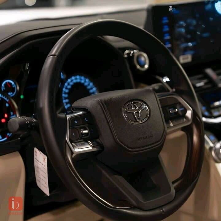 Toyota Land Cruiser GXR 7