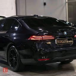 BMW 5-Series 530i — photo 6