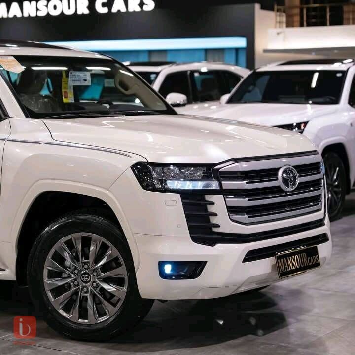 Toyota Land Cruiser GXR 2