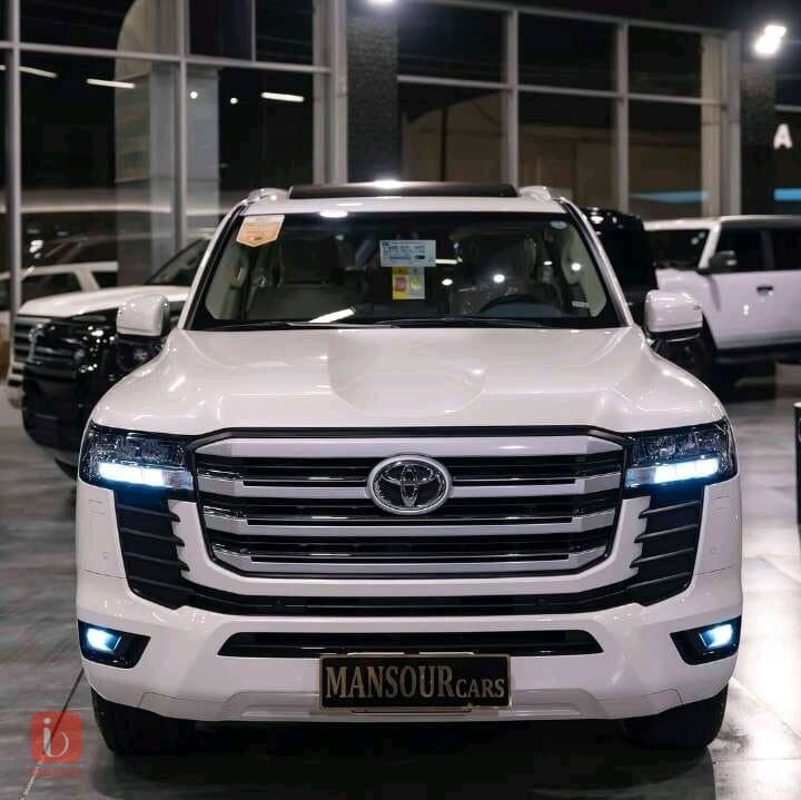 Toyota Land Cruiser GXR 3