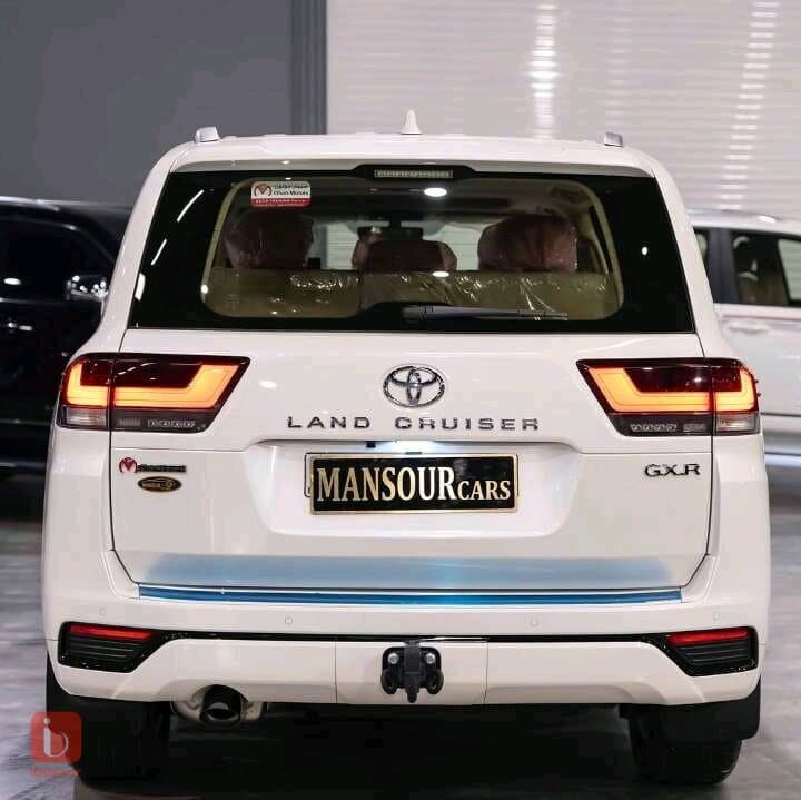Toyota Land Cruiser GXR 4