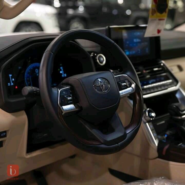 Toyota Land Cruiser GXR 7