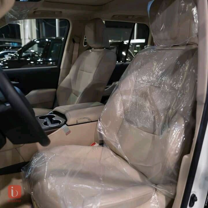 Toyota Land Cruiser GXR 9