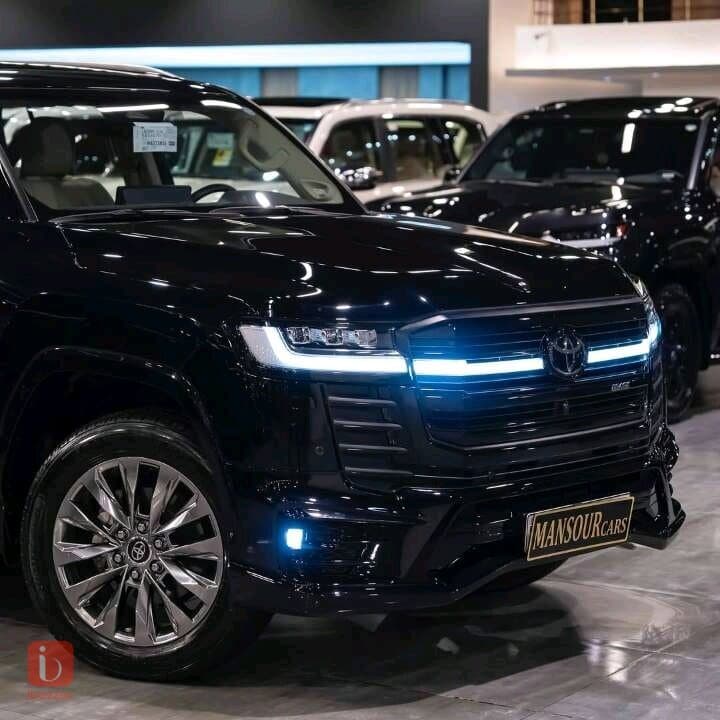 Toyota Land Cruiser VX 2