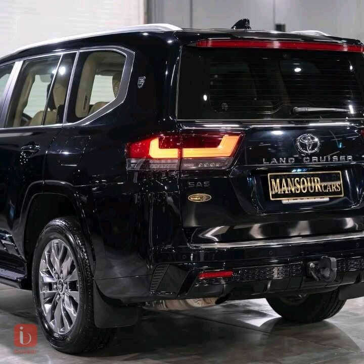 Toyota Land Cruiser VX 4