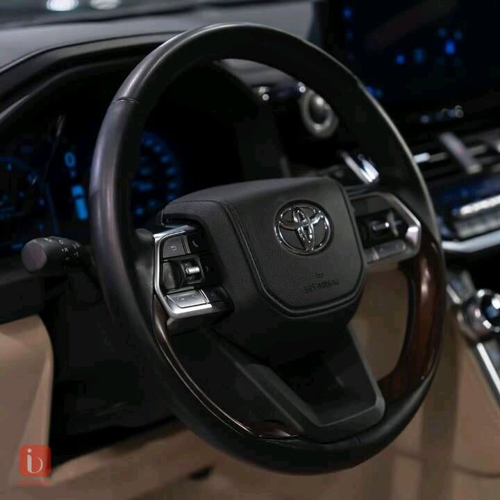 Toyota Land Cruiser VX 5