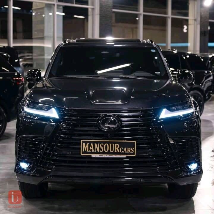 Lexus LX600 2