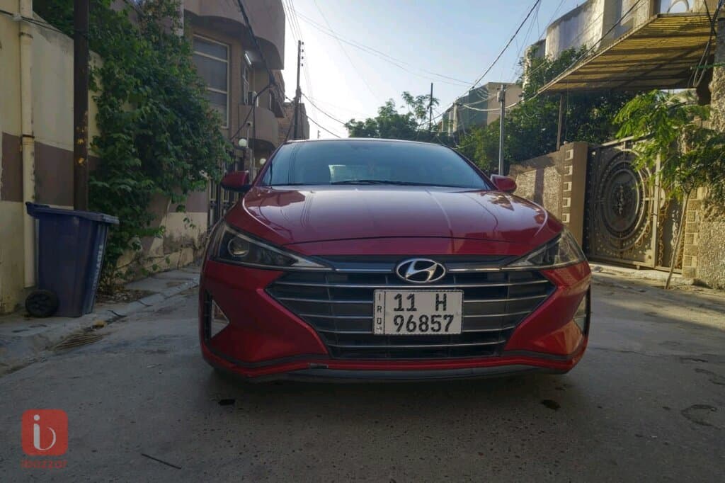 Hyundai Elantra Standard 1