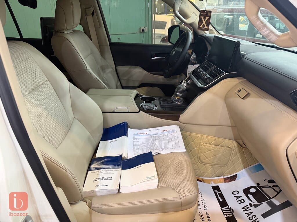 Toyota Land Cruiser GXR Limited 7