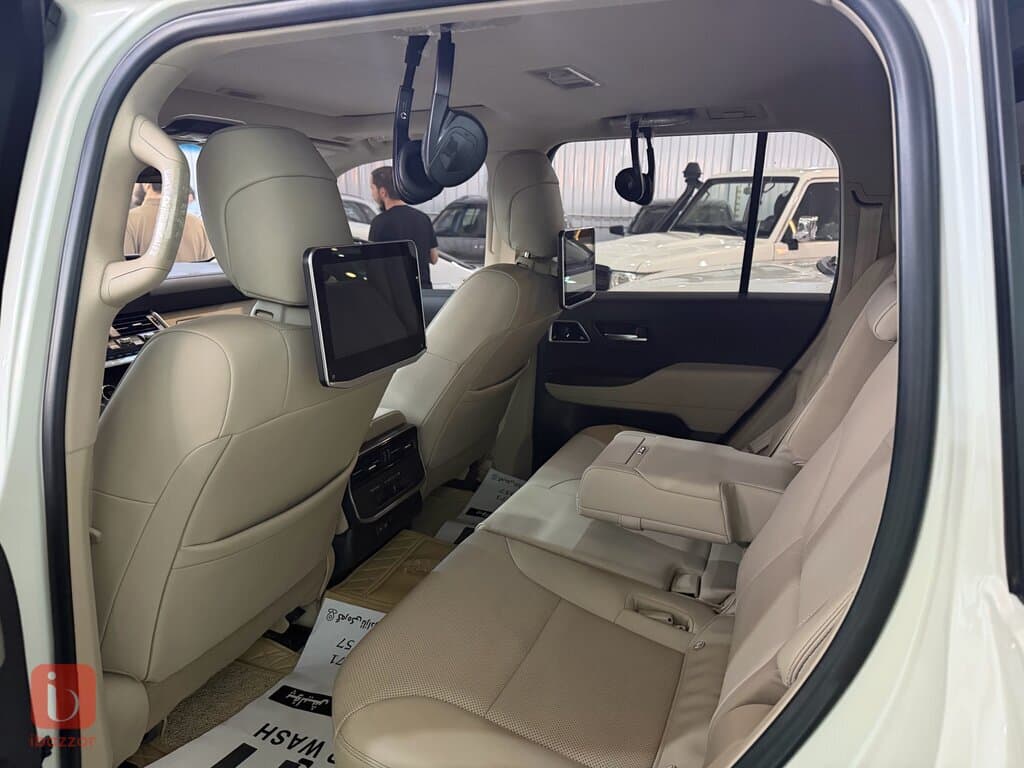 Toyota Land Cruiser GXR Limited 8